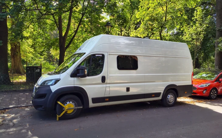 auto s botickou