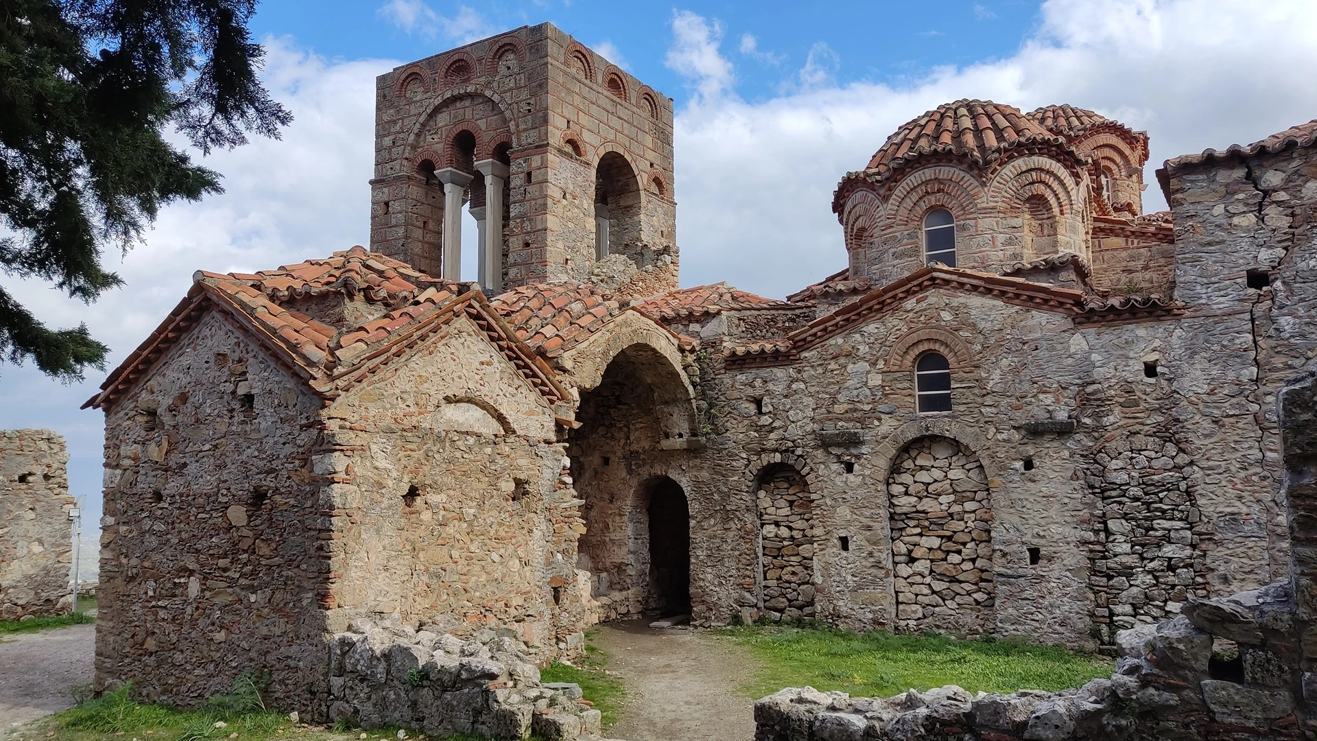 Byzantské Mystras: město plné zachovalých památek
