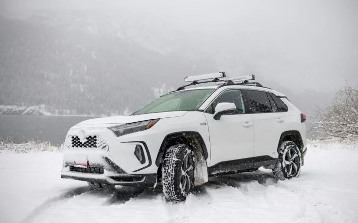 Toyota RAV4 ve sněhu