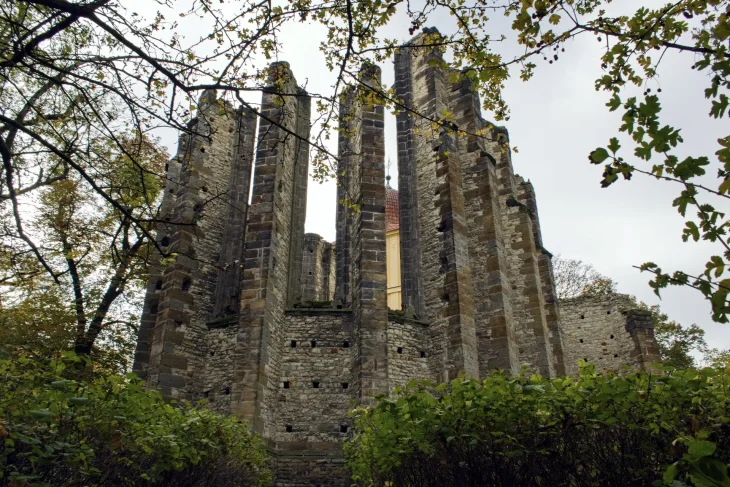 Nedostavěný chrám v Panenském Týnci