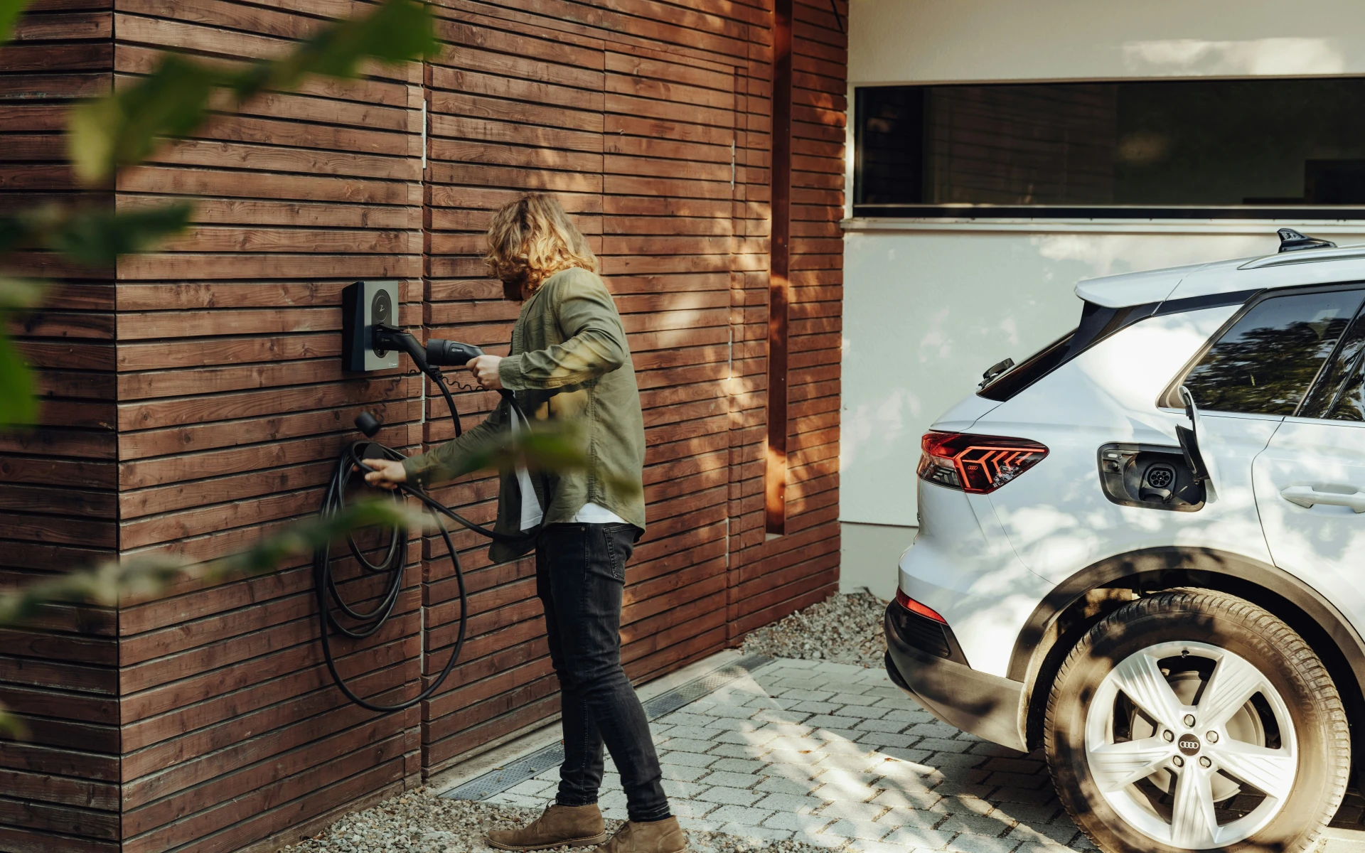 Kolik stojí provoz elektromobilu na 100 km oproti benzínu? Překvapivá čísla odhalují realitu