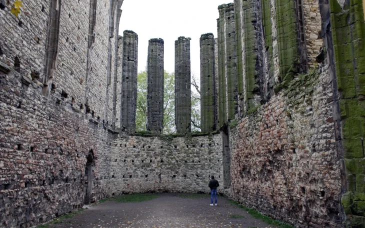 Nedostavěný chrám v Panenském Týnci