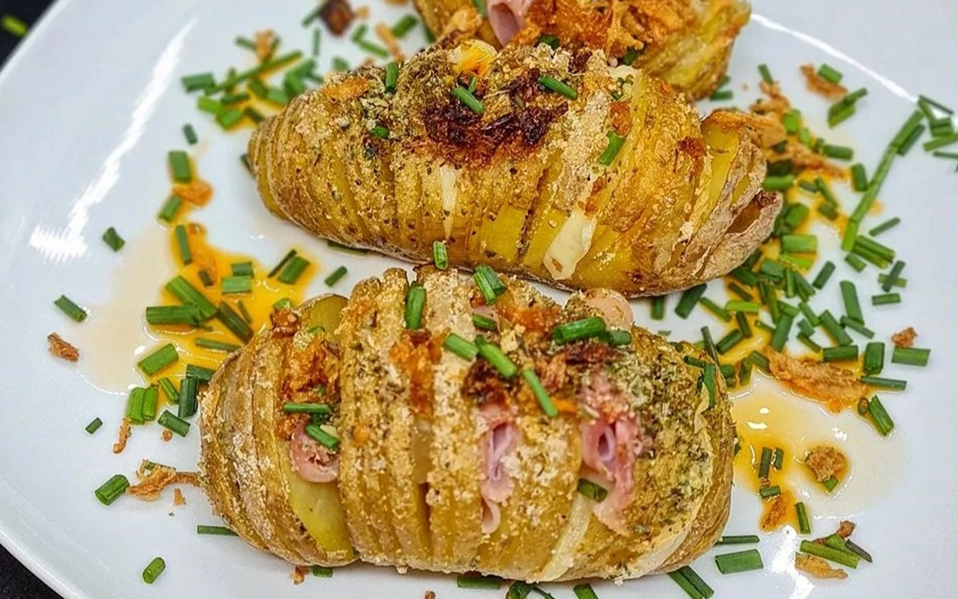 Rychlý oběd - brambory Hasselback: Švédská pochoutka plná chutí, kterou si snadno připravíte doma