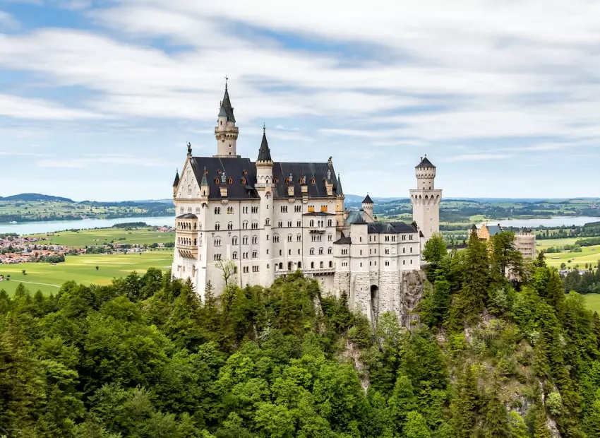 Neuschwanstein je romantickou vzpomínkou na Ludvíka II.