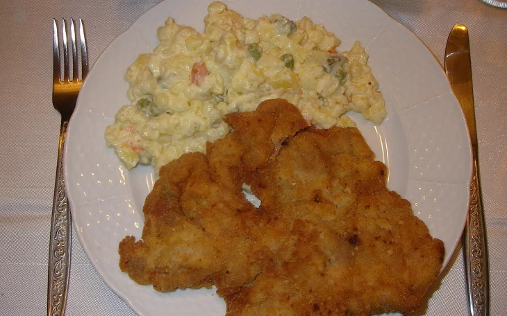 Bramborový salát, řízek