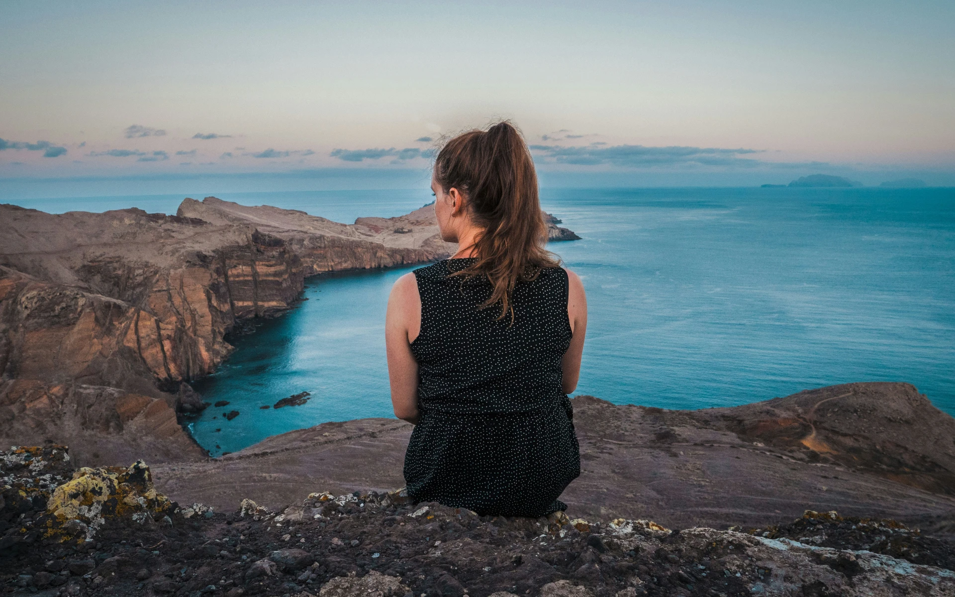 Kam k moři na konci listopadu? 5 evropských destinací, kde má voda stále přes 20 °C