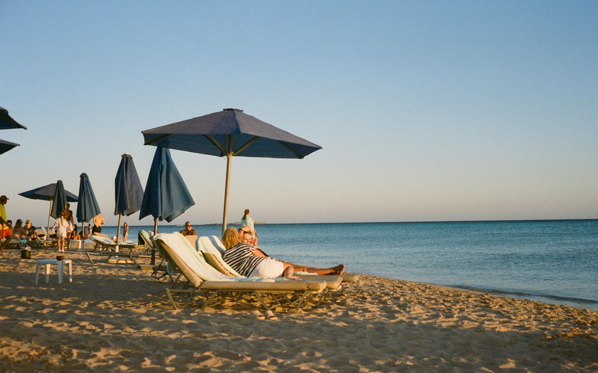 Kam k moři v listopadu? 3 evropské destinace, kde se opálíte i bez exotiky!
