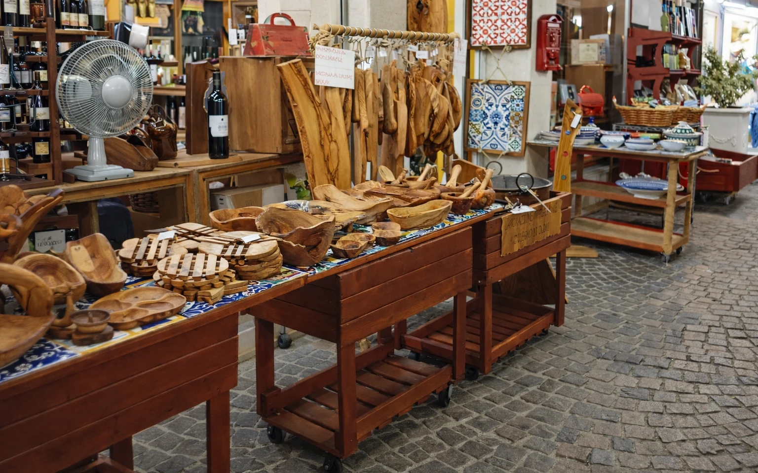 Tržnice se suvenýry, Caorle, Itálie