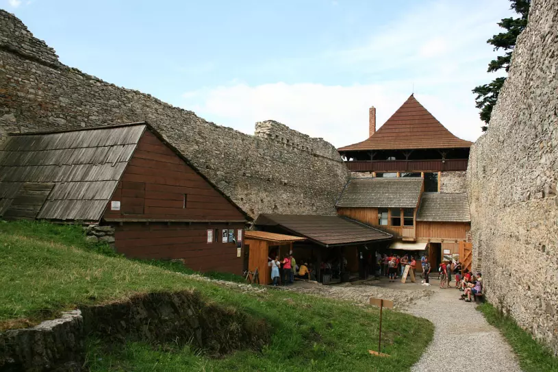 Vydejte se o víkendu na hrad Kašperk, který vás dostane do roku 2084 a zároveň vás pobaví