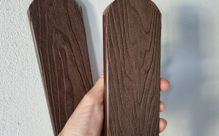 Dřevoplast vypadá jako dřevo, ale dřevo to není. Jedná se o…
