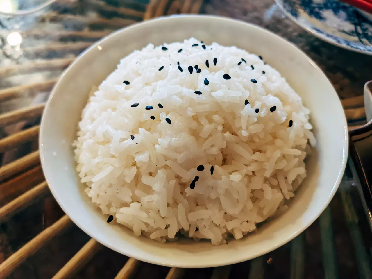 Jak správně a jednoduše zbavit rýži všech toxinů, než si na ní pochutnáte