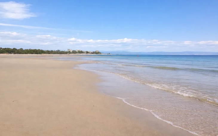 Pláž v Grado při odlivu