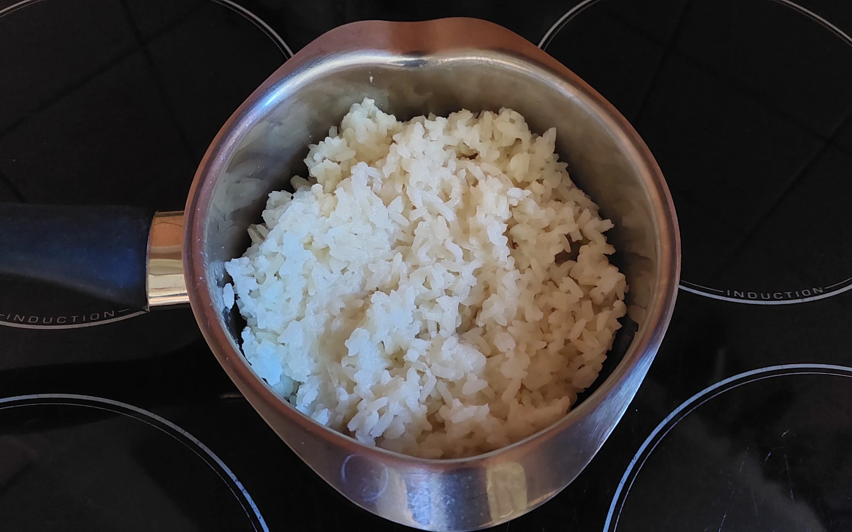 Rýže v hrnci