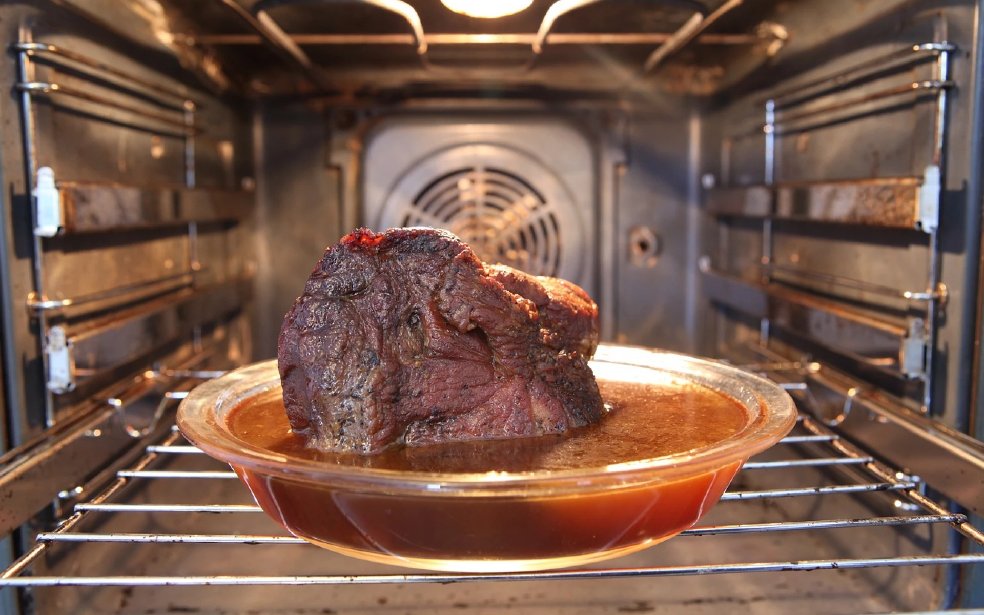 Jak vyčistit troubu: Vyzkoušejte nenáročný trik, který funguje rychle a spolehlivě