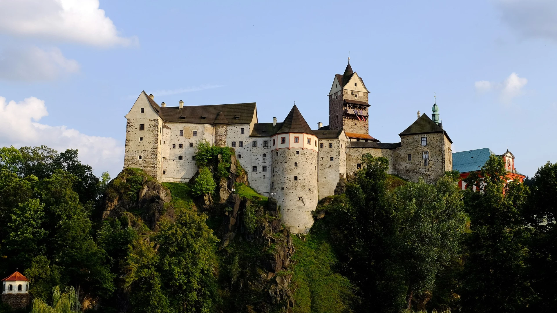 Z hradu na hrad podél Ohře: Na kole i pěšky za historií a výhledy
