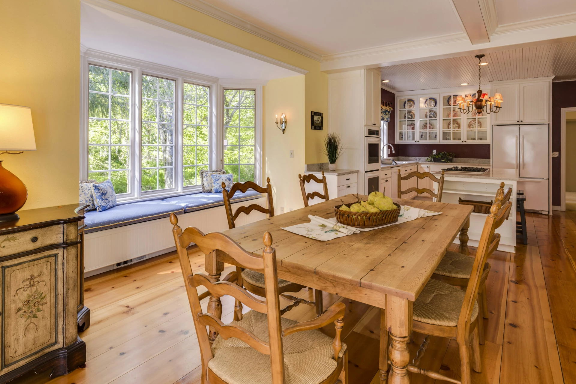 Dřevěný nábytek a podlaha Dřevěný nábytek a podlaha