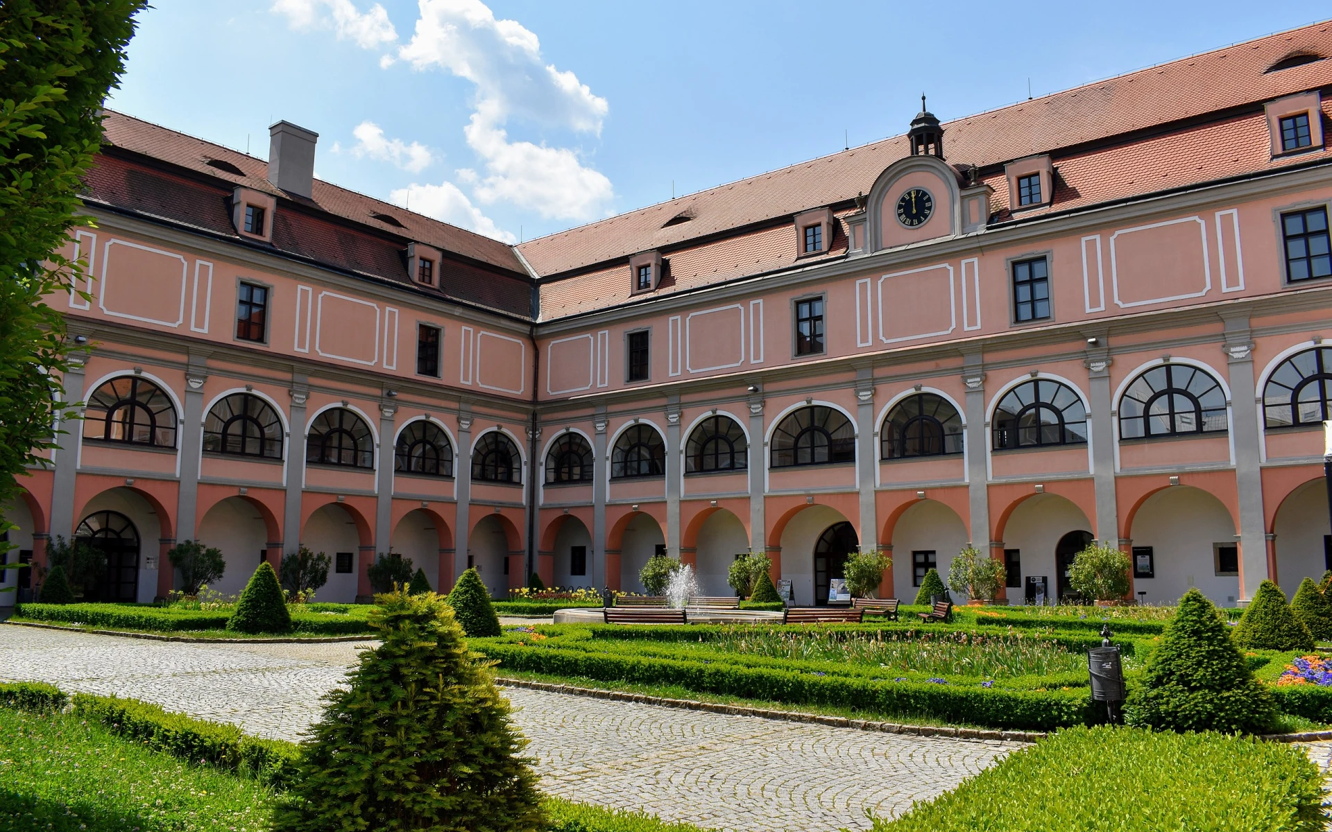 Zámky Zlínského kraje 2. díl: Objevte méně známé zámky jihovýchodní Moravy