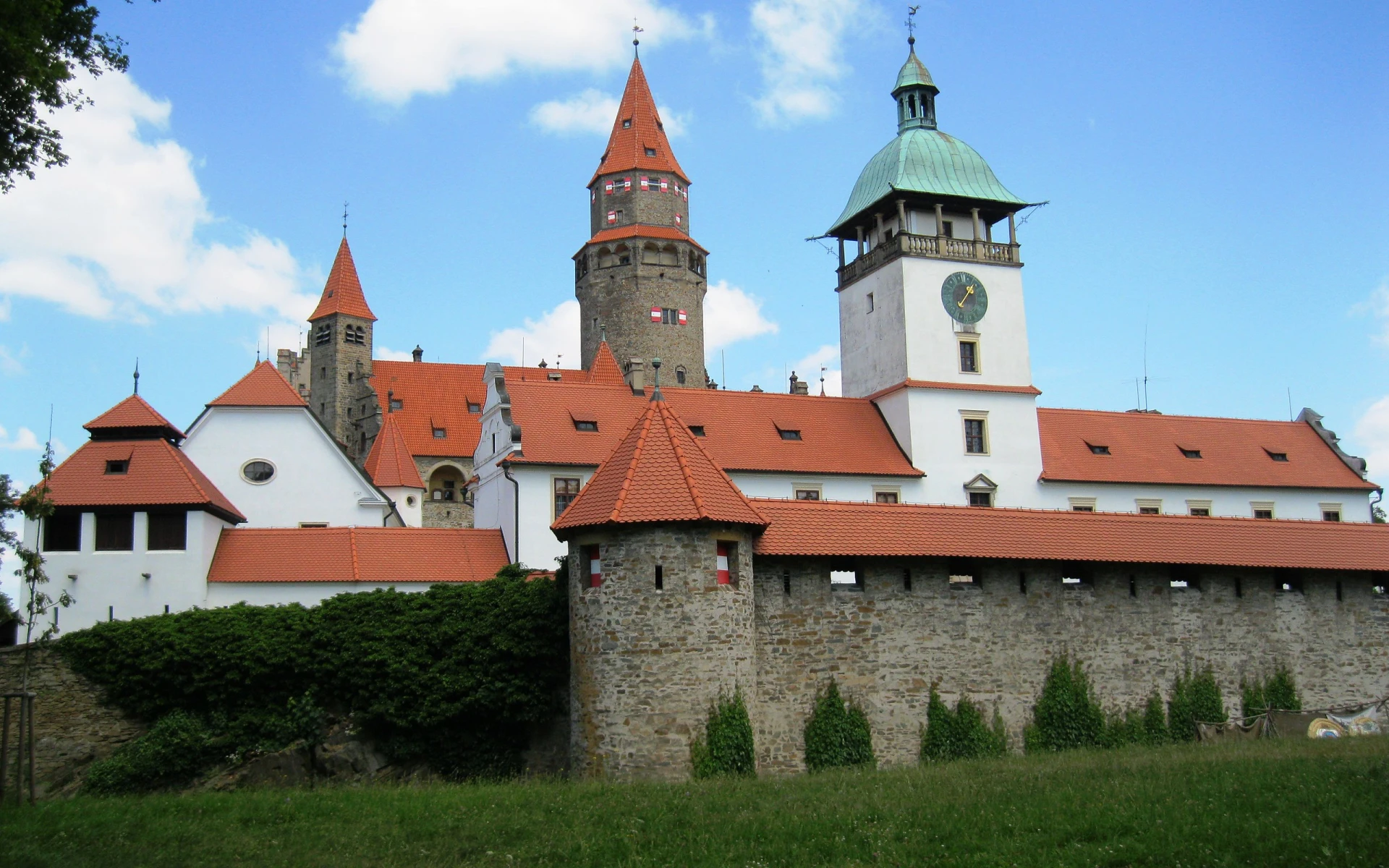 Objevte pohádkový hrad Bouzov: Perlu střední Moravy