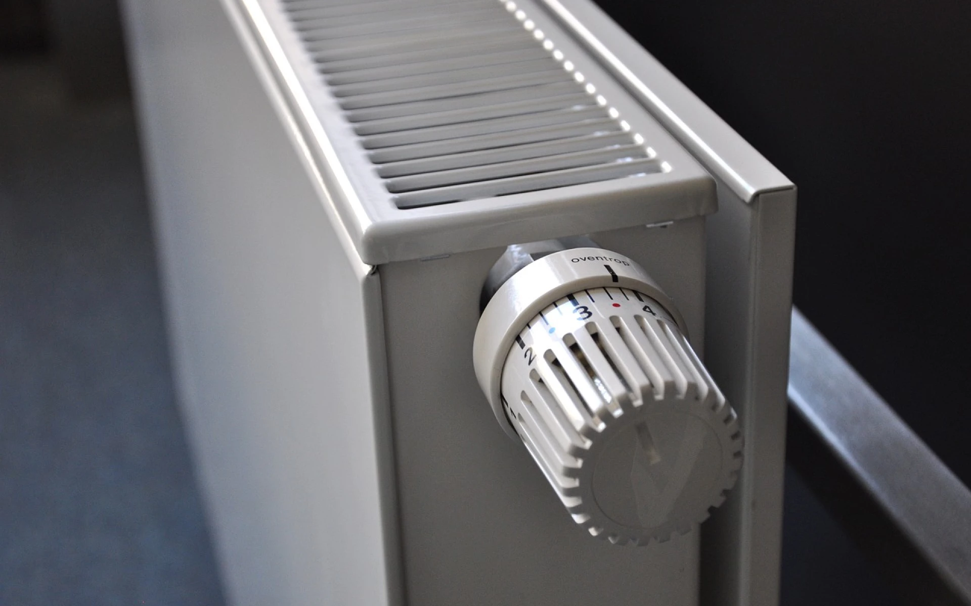 Čištění radiátorů uvnitř i zvenku: Připravte je na topnou sezonu včas, ať příliš neprotopíte