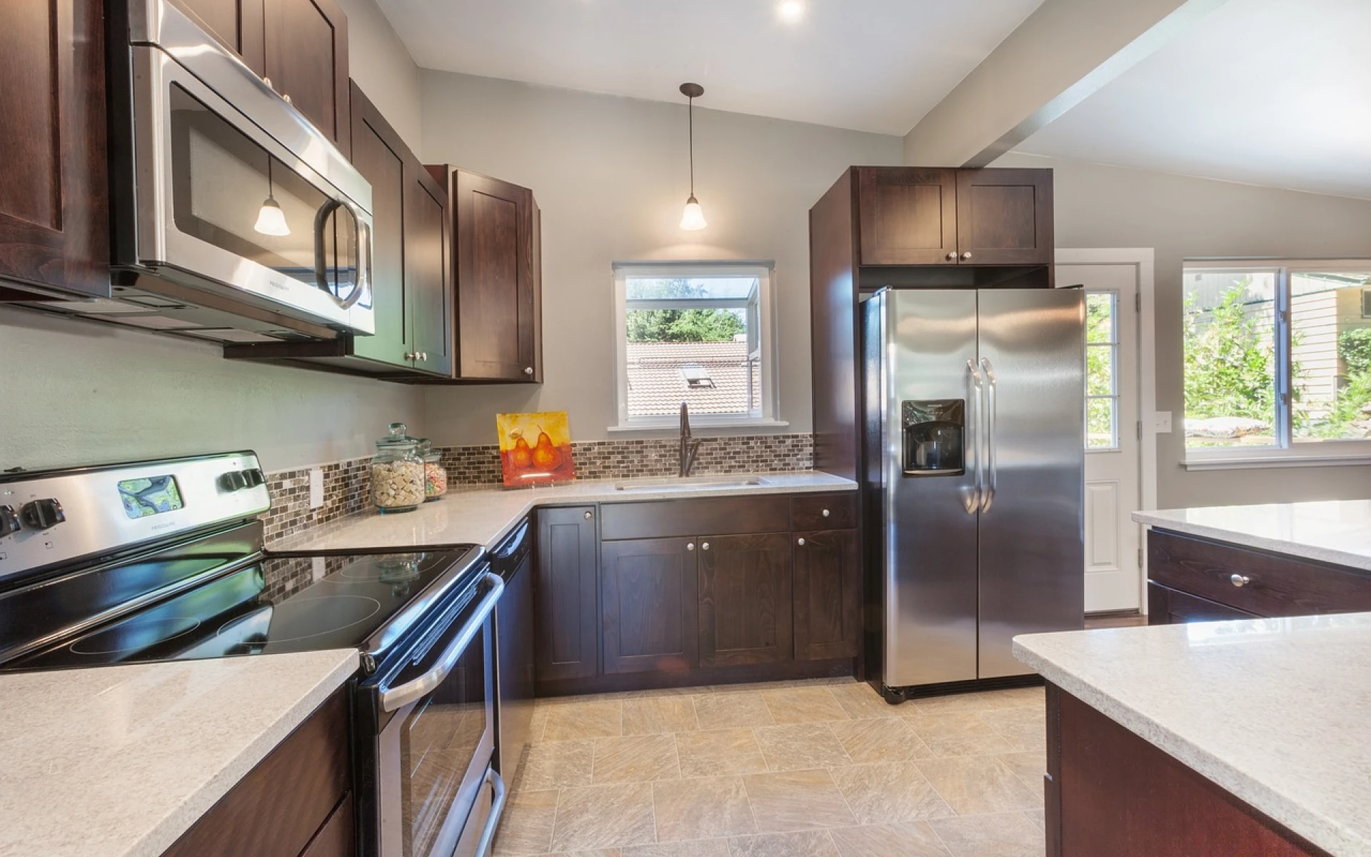 Mastný prach: Jak odstranit lepkavé nánosy prachu z povrchů v kuchyni a bez námahy