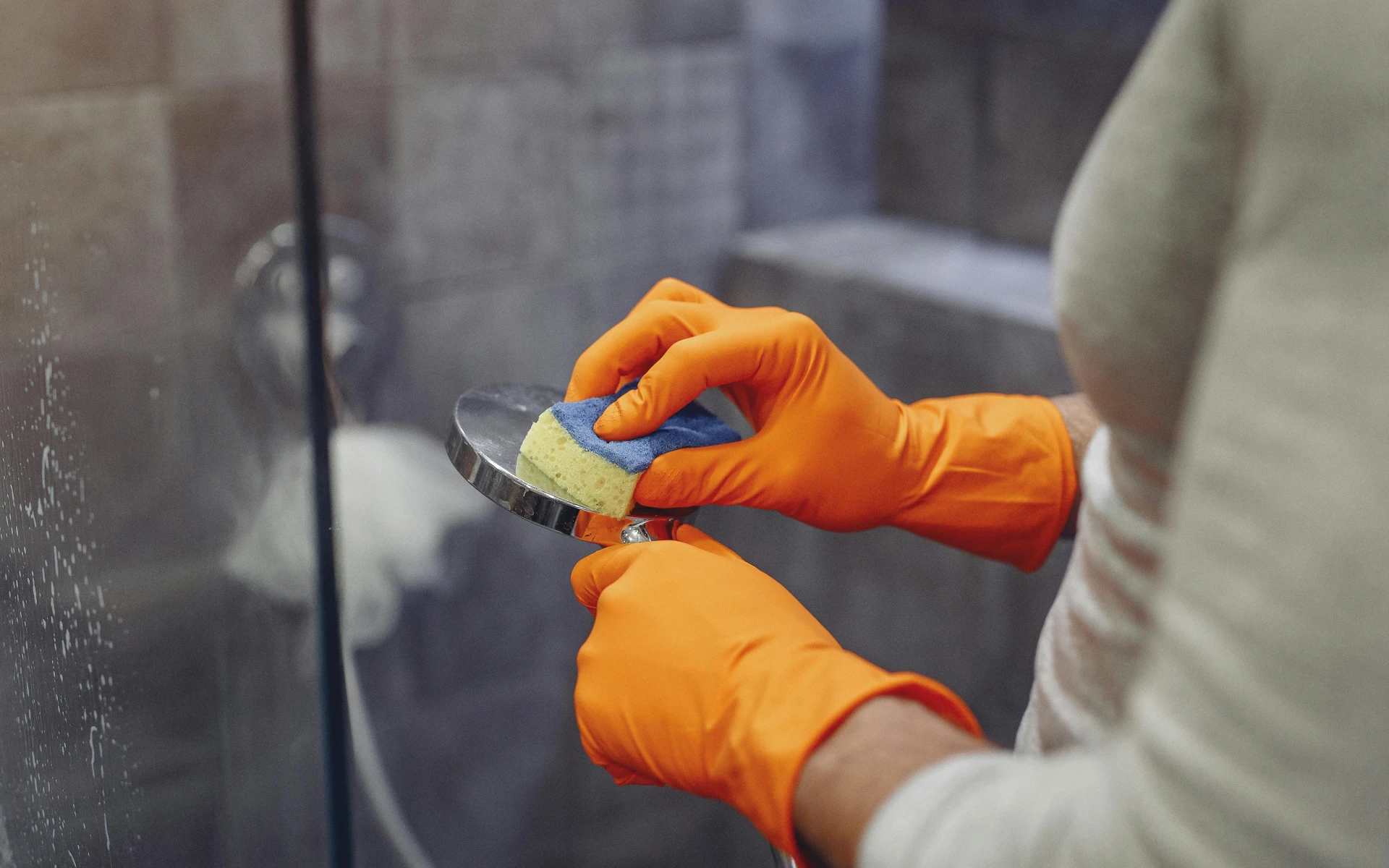 Peroxid vodíku pomůže při úklidu koupelny