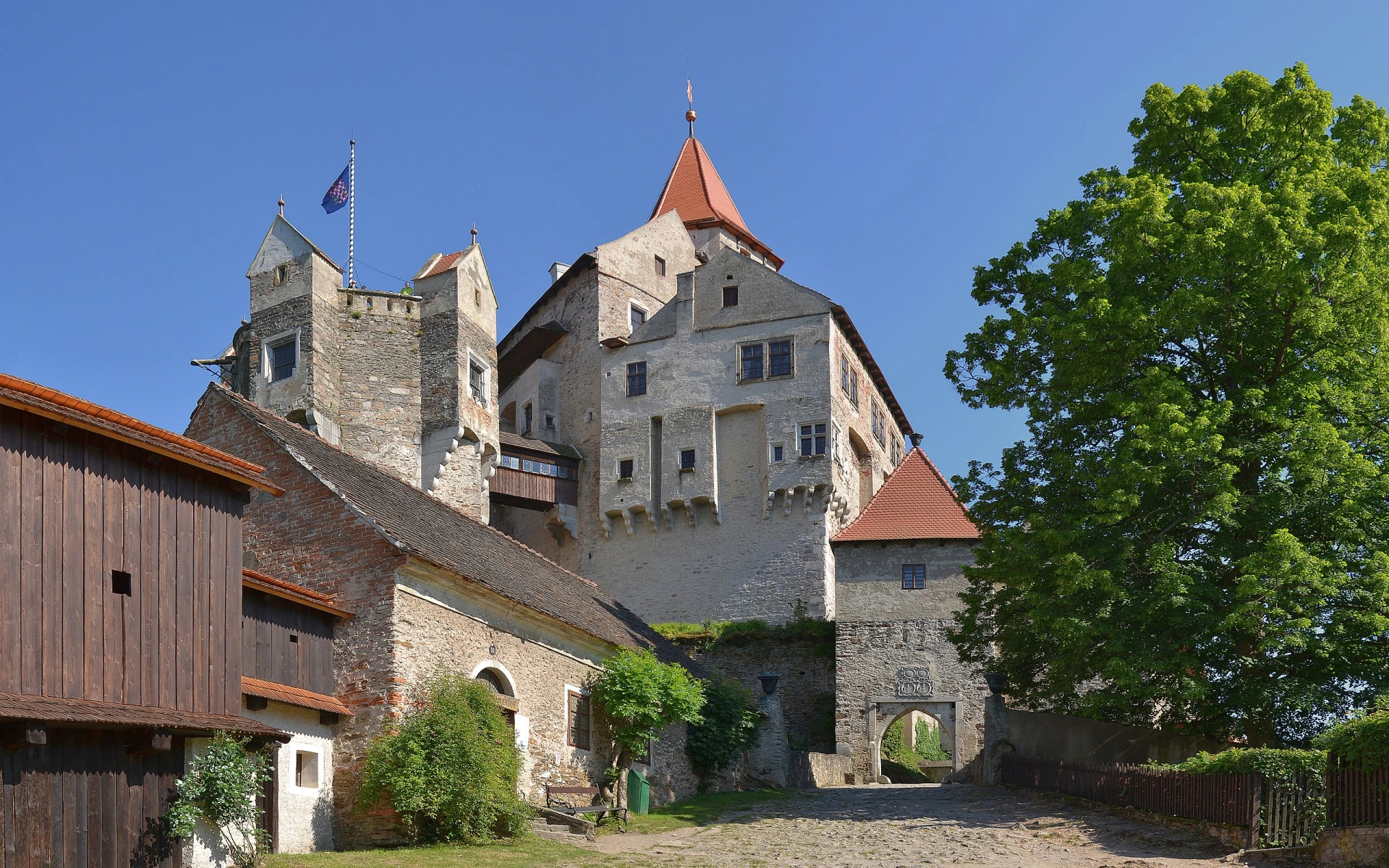 Tajemný a nedobytný: Objevte kouzlo hradu Pernštejn