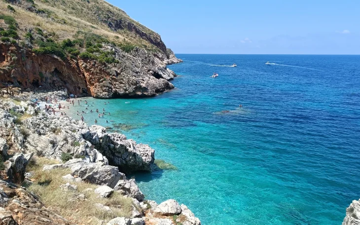 Pláž Cala Capreria v zezervaci Zingaro, Sicílie