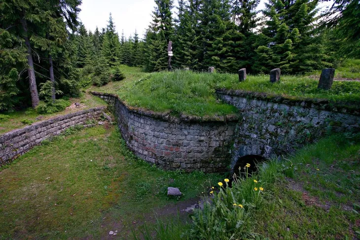 Protržená přehrada Desná