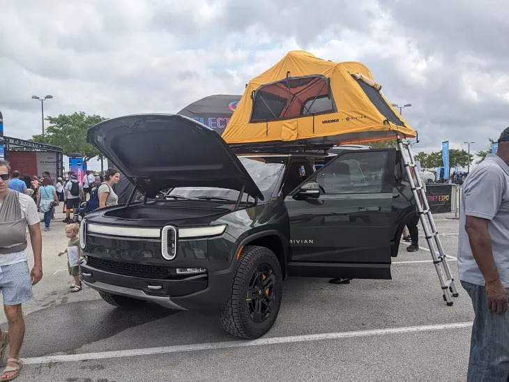 Rivian R1S