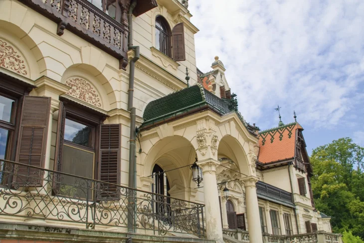 Zámek Lešná Zámek Lešná