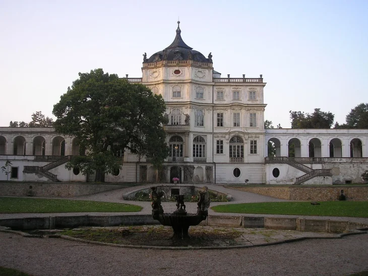 Zámek Ploskovice