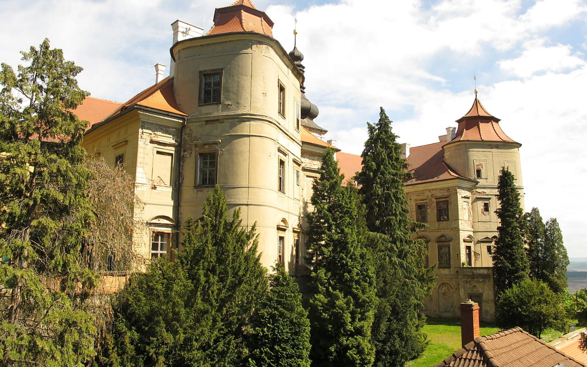 Zámek Jezeří: Na rozhraní dvou světů