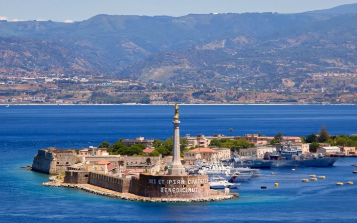 Přístav Messina v italské Sicílii