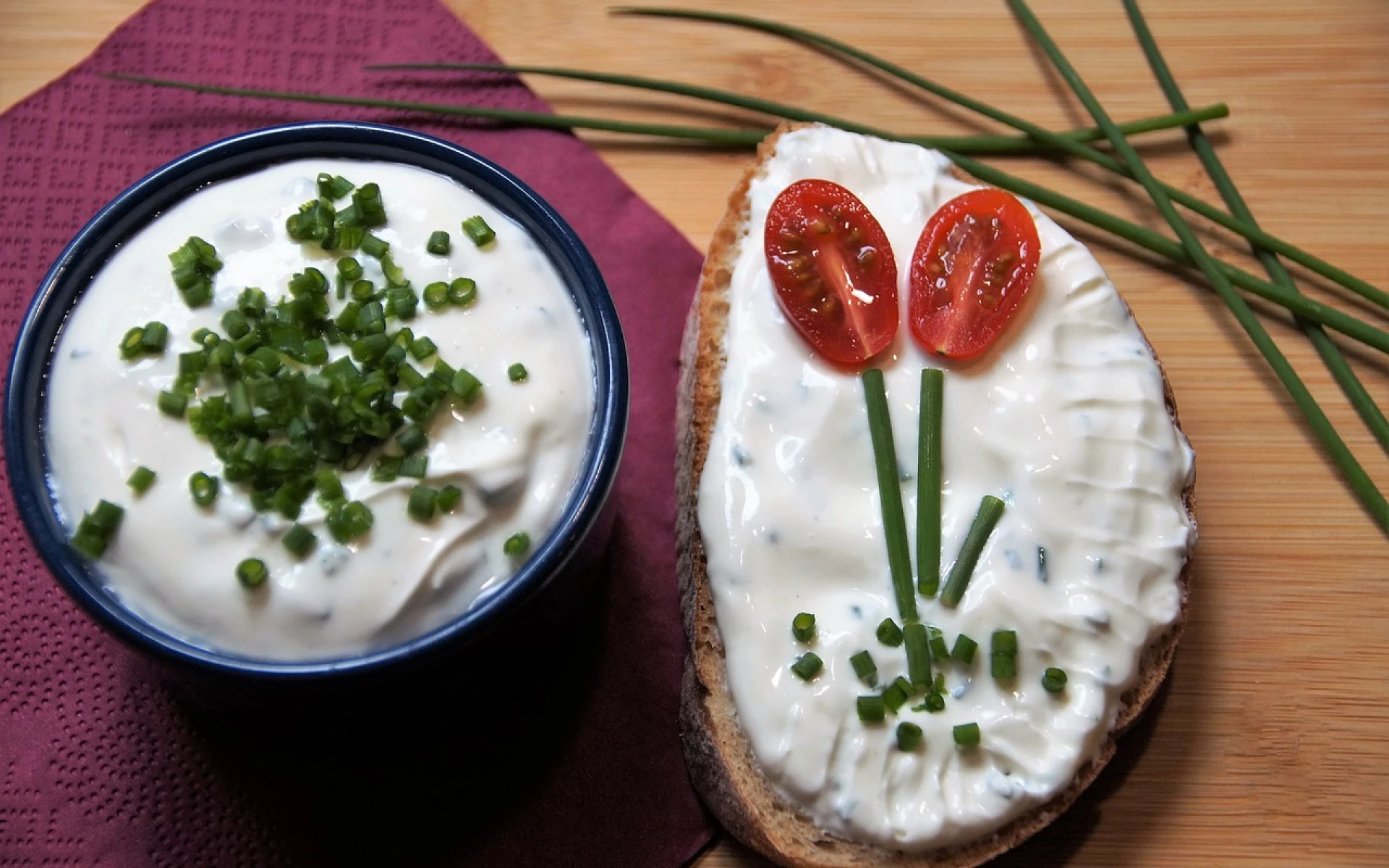 2 podzimní pomazánky, které mají říz, jsou jednoduché a ideální na chlebíčky i na svačinu
