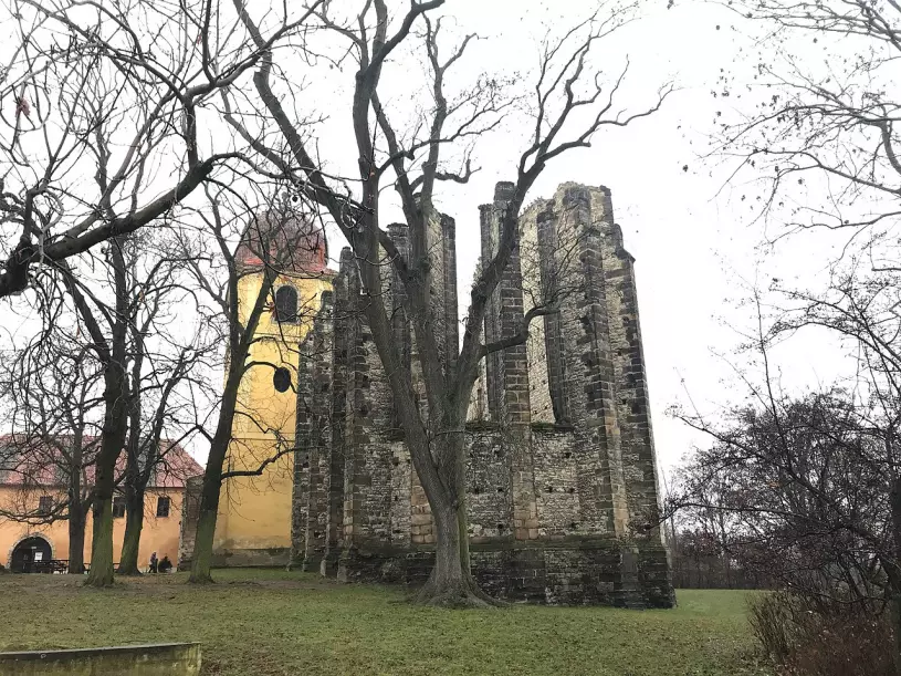 Nedokončený kostel v Panenském Týnci