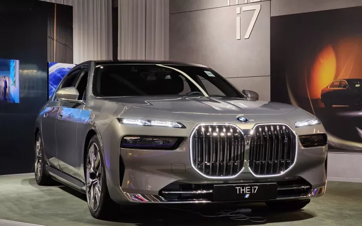 BMW i7