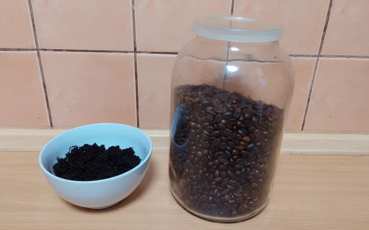 Kávová sedlina jako ideální součást kompostu
