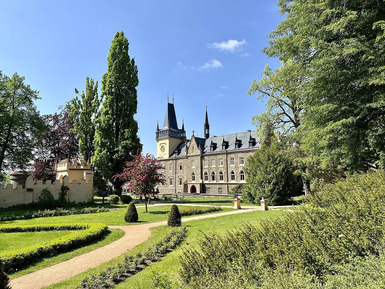 Do Zruče nad Sázavou nejenom za Láskami jedné plavovlásky