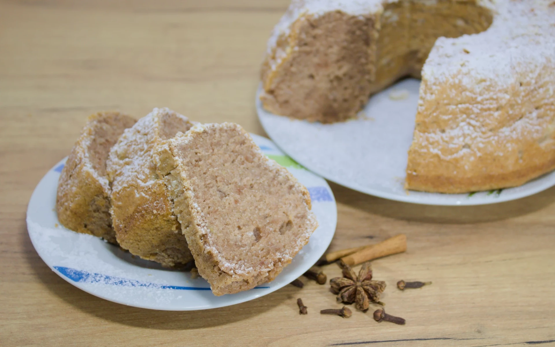 Lahodná perníková bábovka, která se rozplývá na jazyku: Jednoduchý hrníčkový recept, který stojí za upečení