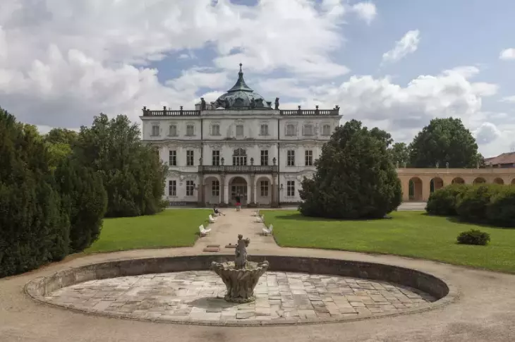 Zámek Ploskovice Zámek Ploskovice